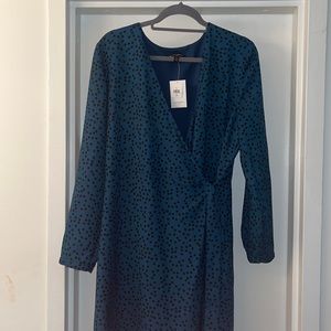 Banana Republic long sleeved dotted wrap dress